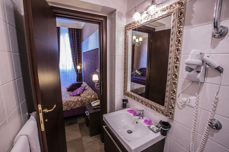 Bathroom 4, Hotel Romano, Rome