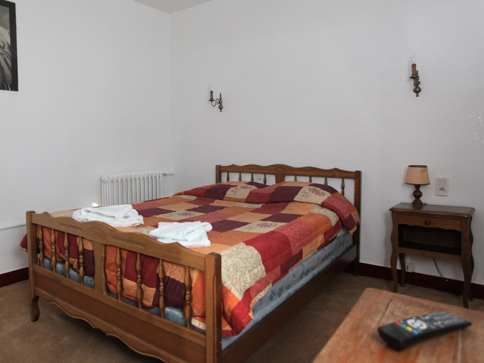 Bedroom 4, Hotel le Chapeau Rouge, Seine-et-Marne