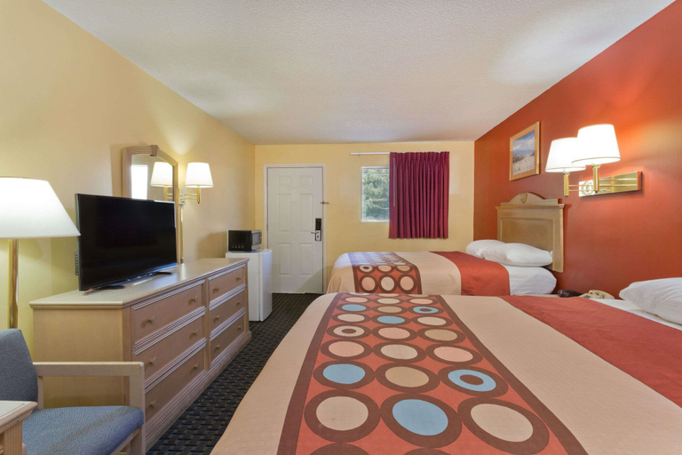 Bedroom 4, Super 8 by Wyndham Chipley, Washington