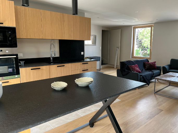 Others 3, Les Appartements du Domaine Gueguen, Yonne