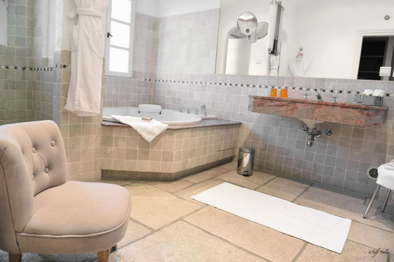 Bathroom 5, Hôtel Alain Llorca, Alpes-Maritimes