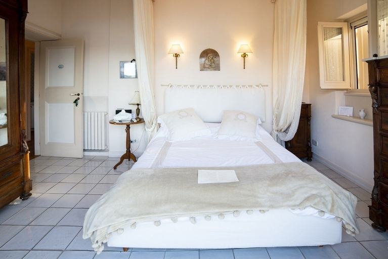 Bedroom 4, Villa la Bouganville, Latina