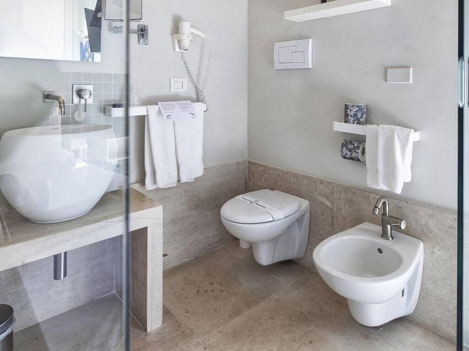 Bathroom, Porta del Tocco Design Rooms, Messina
