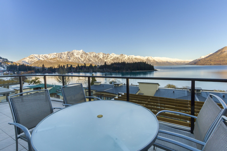 Exterior & Views 9