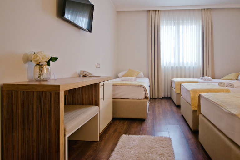 Bedroom 3, Hotel Luna, Herzegovina-Neretva