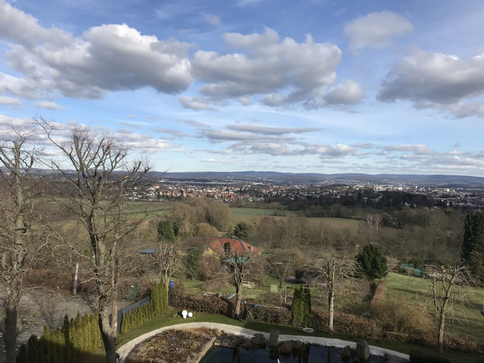 Exterior & Views 13