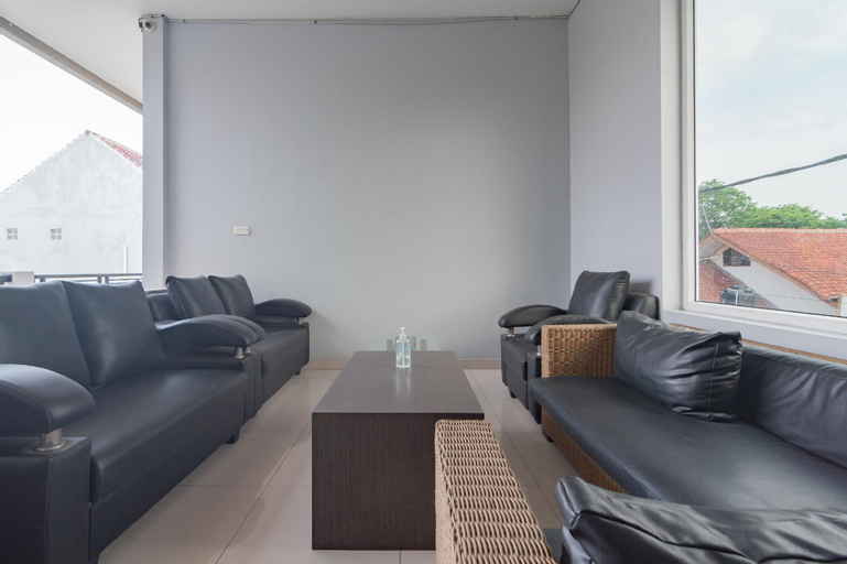 Exterior & Views 28