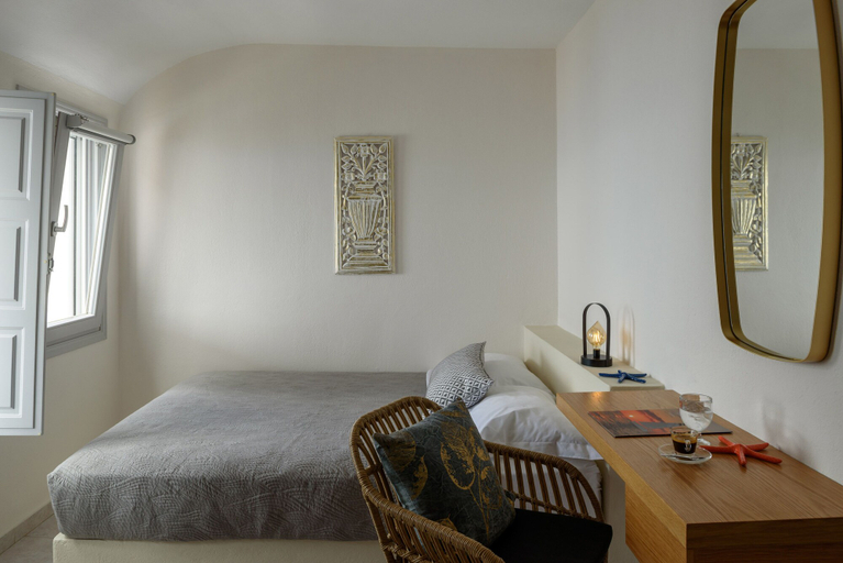 Bedroom 5, Strogili Traditional Houses, South Aegean