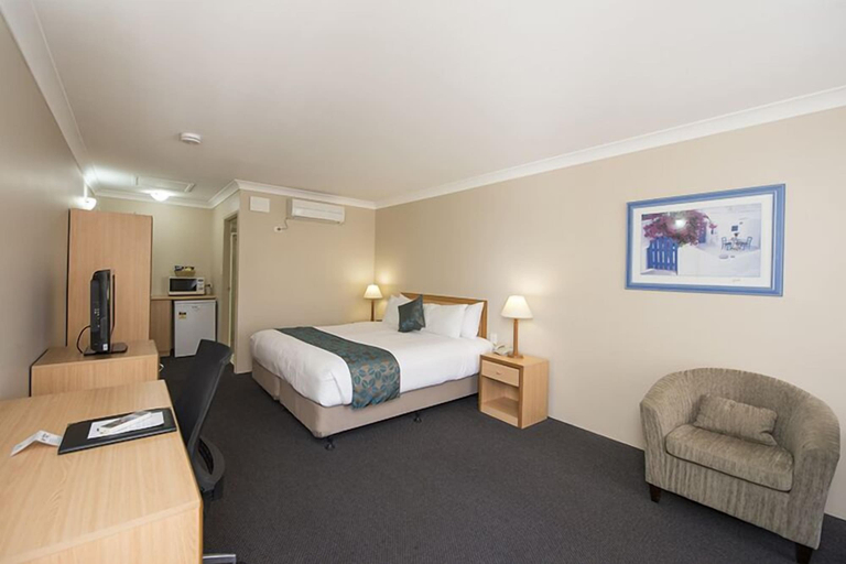 Bedroom 3, Harbour Sails Motor Inn, Gladstone