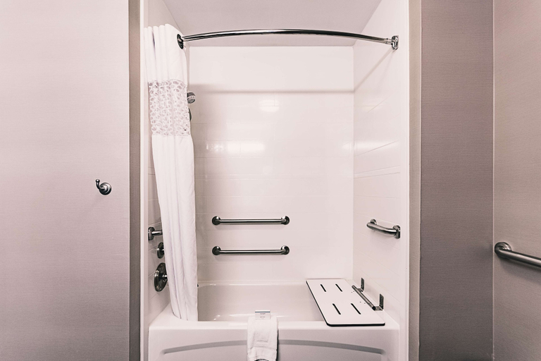 Bathroom 5, Hampton Inn Niagara Falls/Blvd, Niagara