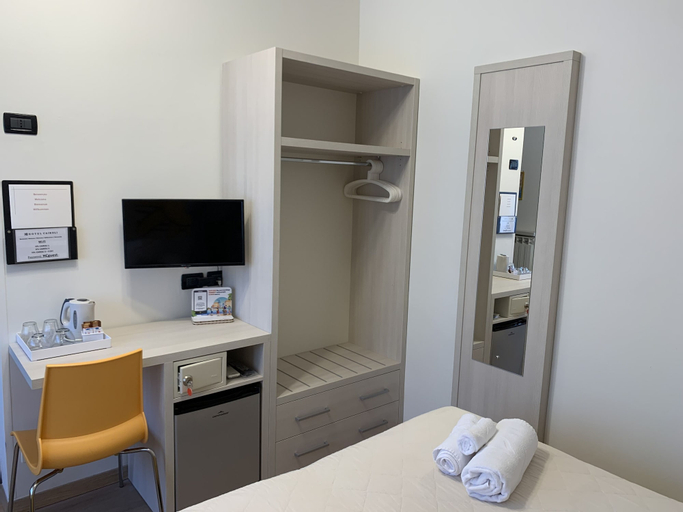 Bedroom 27