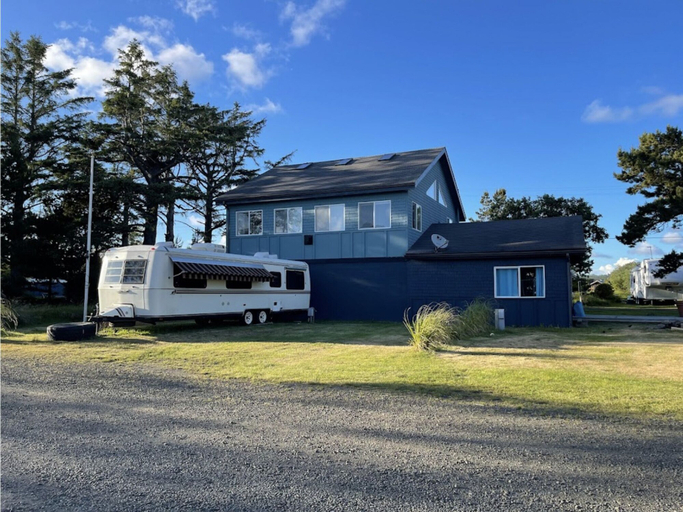 Exterior & Views 2, Bayshore RV Park & Guest Suites, Pacific