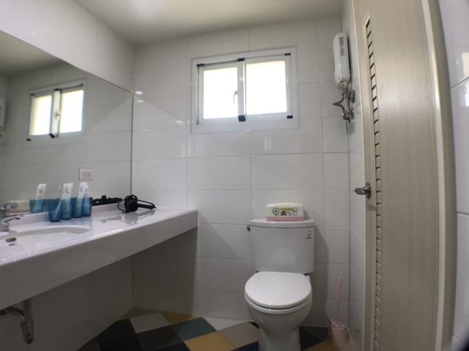 Bathroom 3, Formosa Boulevard Music City, Kaohsiung
