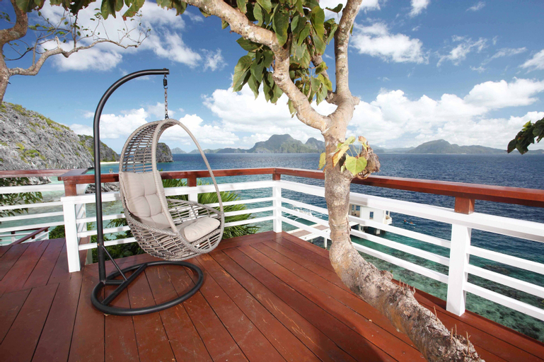 Exterior & Views 5