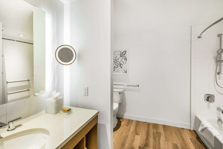 Bathroom 4, Hilton Miami Dadeland, Miami-Dade