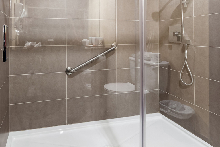 Bathroom 4, Hotel Ambassadeur, Communauté-Urbaine-de-Québec
