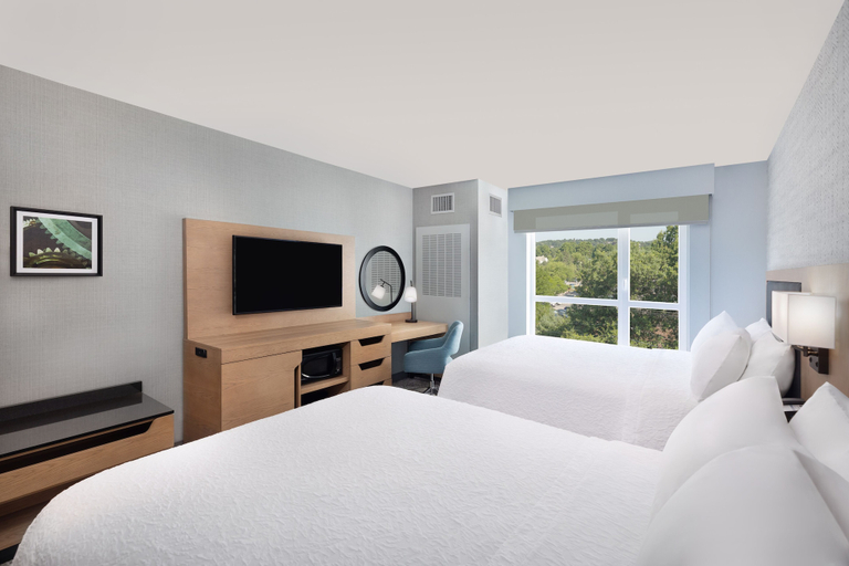 Bedroom 3, Hampton Inn & Suites Watertown Boston, Middlesex
