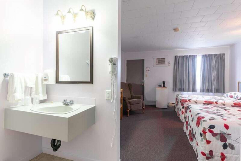 Bedroom 2, Motel Claude, Témiscouata