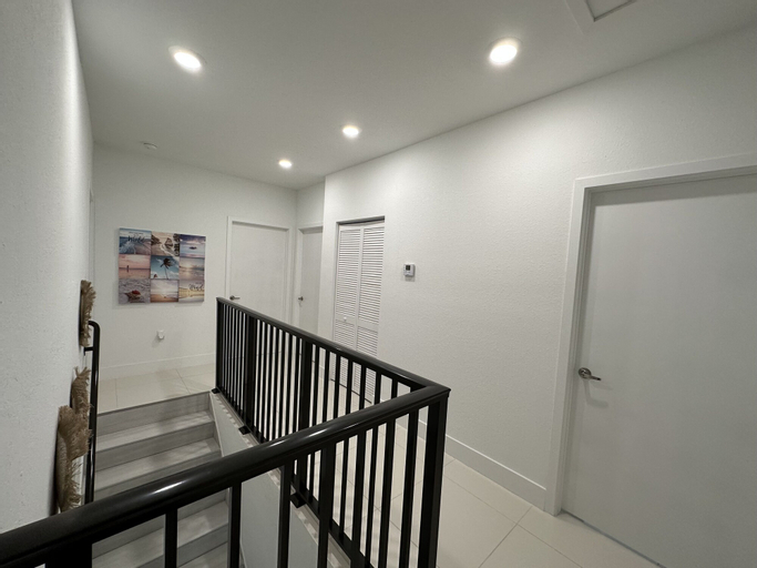 Others 5, 302 Rare find The Blue Sky Beach House, Miami-Dade