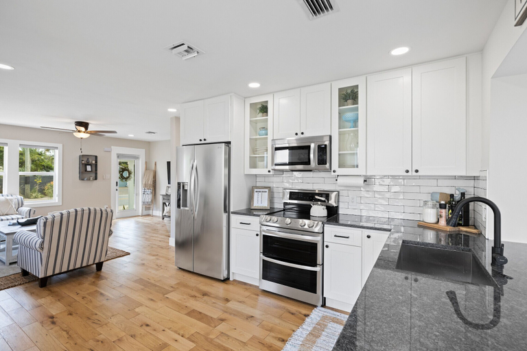 Others 5, Stylish Luxury Home Near Beach & DT, Palm Beach