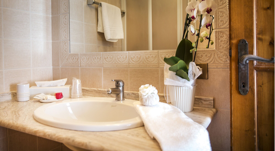 Bathroom 4, Livia, Brescia