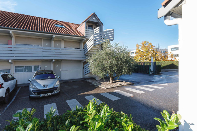 Exterior & Views 2, Hotel Campanile Lyon Est - Bron Eurexpo, Rhône