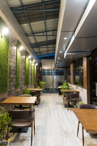 Food & Drinks 5, AVENUE Hotel Ballygunge, Kolkata