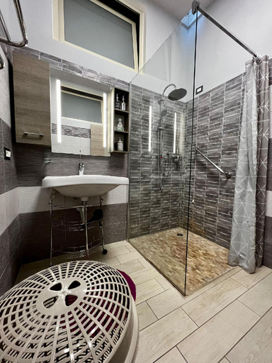 Bathroom 3, Casa Vacanze Marina di Ragusa Il Gufo e La Civetta, Ragusa