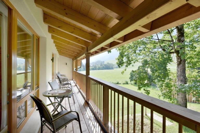Exterior & Views 5