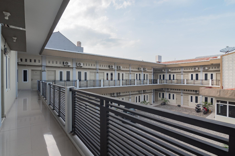 Exterior & Views 27