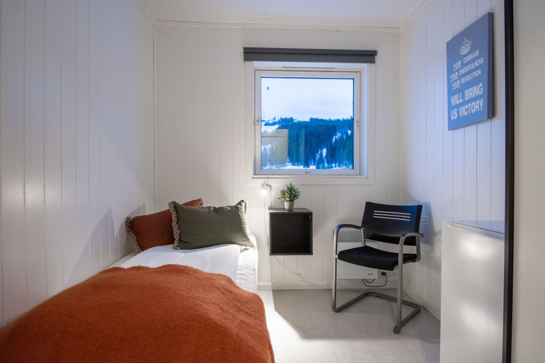 Bedroom 2, Skillevollen Motell, Rana