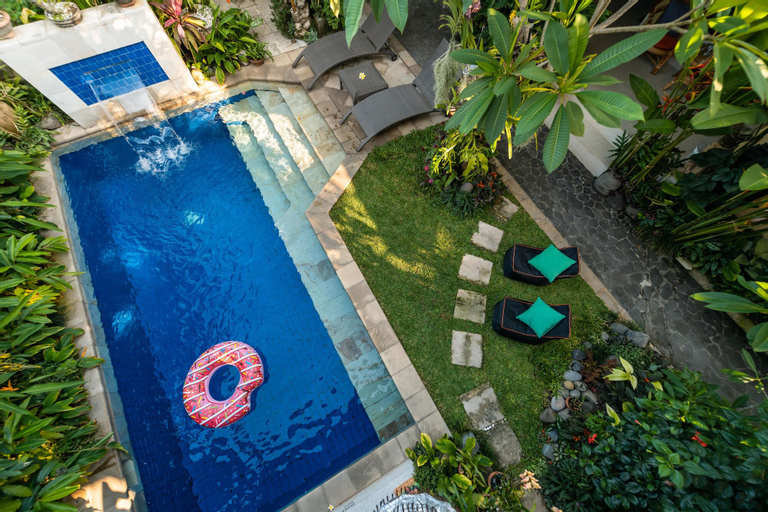 Swimming Pool 13