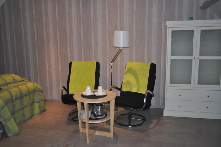 Bedroom 3, Les Acacias, Seine-et-Marne