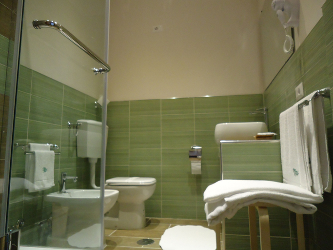Bathroom 4, Mini Hotel, Napoli