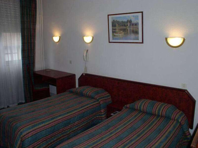 Bedroom 3, Hotel De Nevers, Hautes-Pyrénées