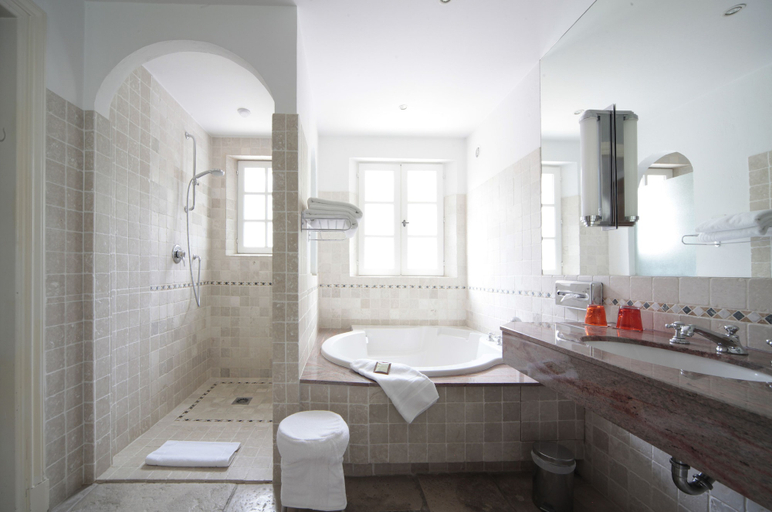 Bathroom 5, Hôtel Alain Llorca, Alpes-Maritimes