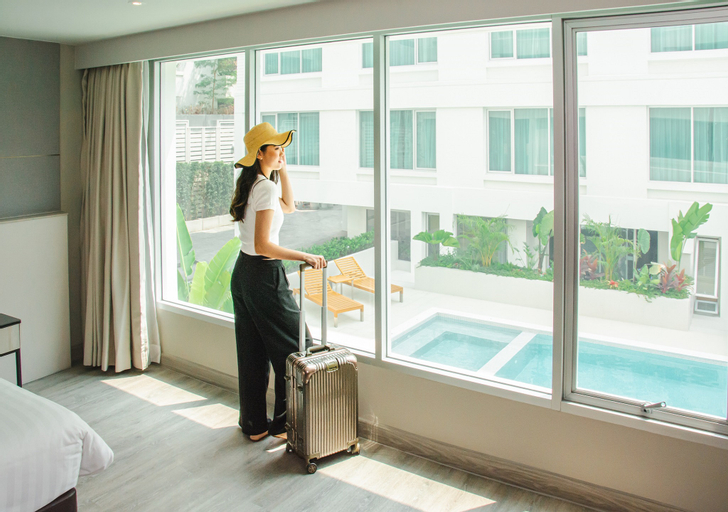 Exterior & Views 17