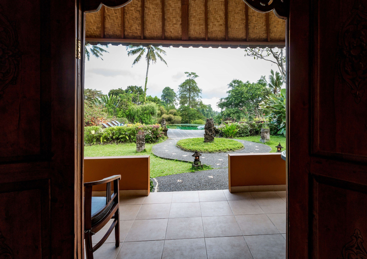 Exterior & Views 10