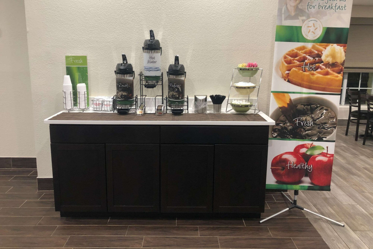 Food & Drinks 5, Quality Inn & Suites Paragould, Greene