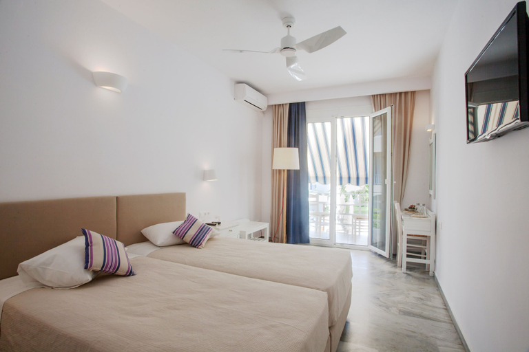 Bedroom 3, Polos Hotel, South Aegean