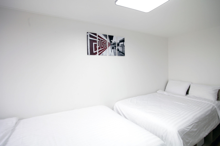 Bedroom 9