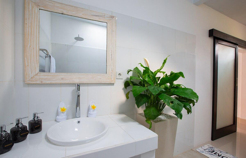 Bathroom 2, Aurora Villa Seminyak, Badung
