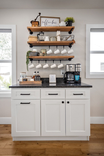 Food & Drinks, Stylish Luxury Home Near Beach & DT, Palm Beach