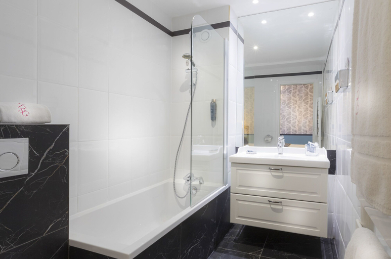 Bathroom 4, Dauphine Saint Germain Hotel, Paris