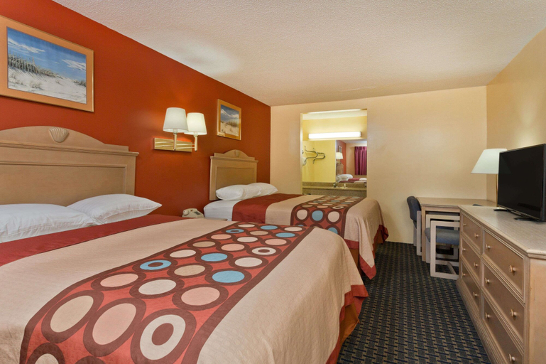 Bedroom 4, Super 8 by Wyndham Chipley, Washington