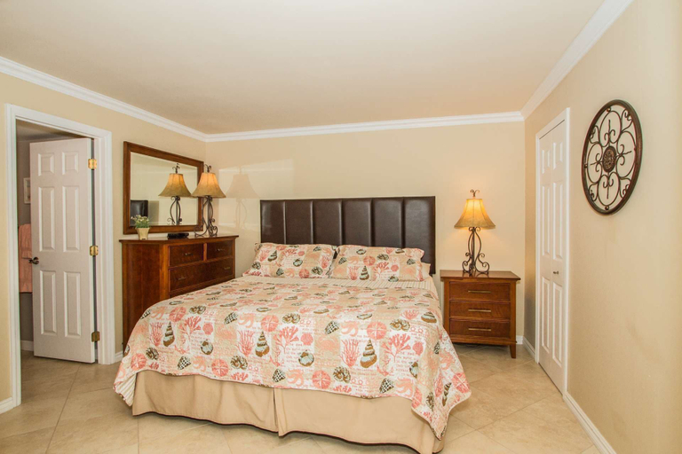 Bedroom 3, Beach & Tennis 1803, Lee