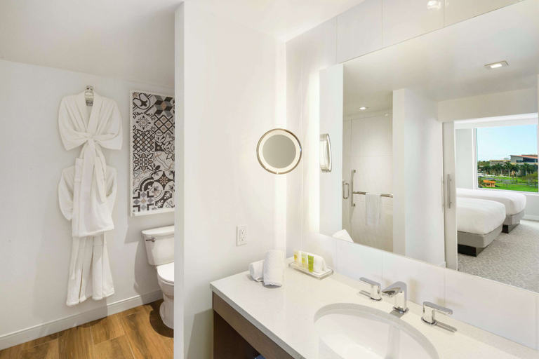 Bathroom 5, Hilton Miami Dadeland, Miami-Dade