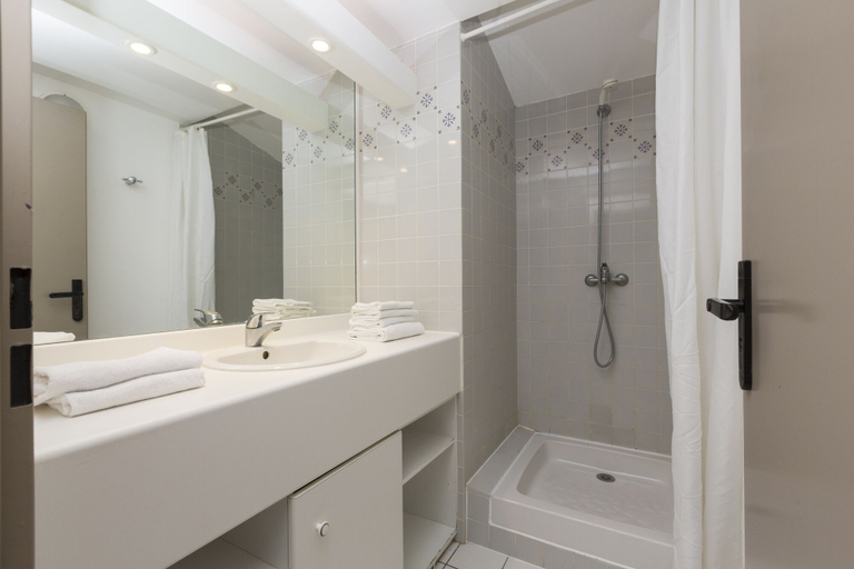 Bathroom 5, Hôtel Les Hauts de Cocraud, Charente-Maritime
