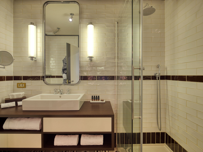 Bathroom 5, Only YOU Hotel Atocha, Madrid