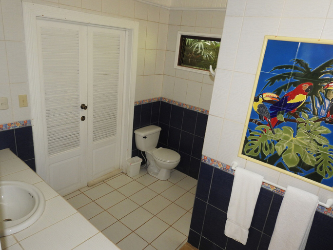 Bathroom 5, Playa Negra Guesthouse, Talamanca
